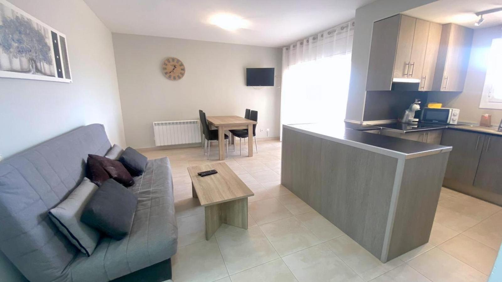 Olimpe 2 8 Apartment Roses Bagian luar foto
